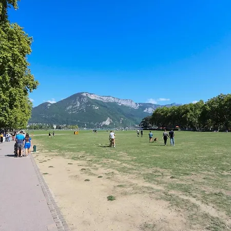 Royalement Bien ! Hyper-Centre - Wifi - Netflix - Disney Plus Annecy Exterior photo